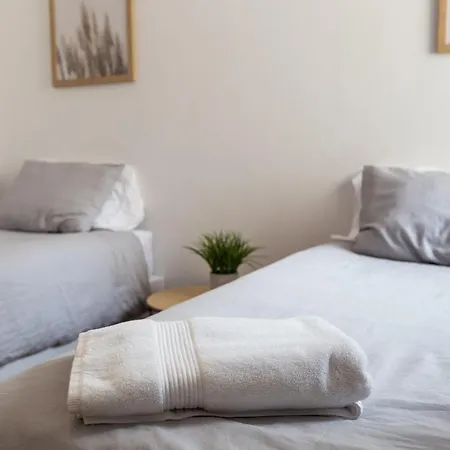 Minimalist In Caldas *